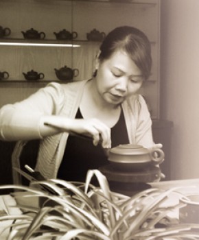 紫砂壶工艺师范菊英名家照片