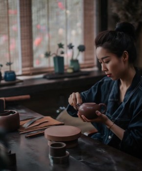 紫砂壶工艺师马晨名家照片