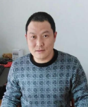 紫砂壶工艺师邱永新名家照片