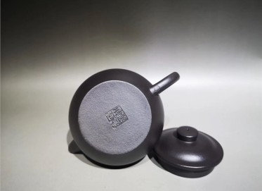 杨丽亚紫砂壶作品 黑朱泥巨轮珠壶 200CC 实力派名家 杨丽亚紫砂壶价格，多少钱