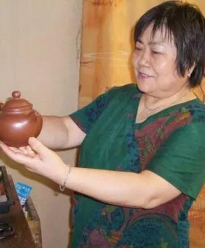 紫砂壶工艺师陆巧英名家照片