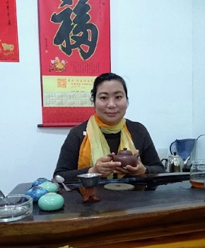 紫砂壶工艺师胡丽琴名家照片