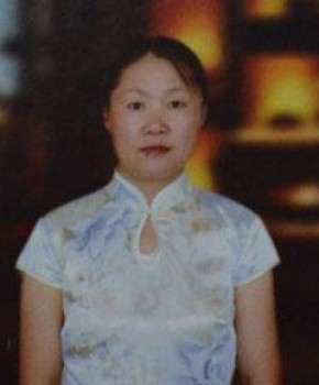紫砂壶工艺师卢伟萍名家照片