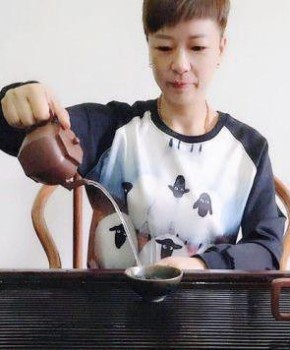 紫砂壶工艺师谢丽君名家照片