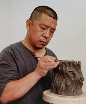 紫砂壶工艺师傅跃飞名家照片