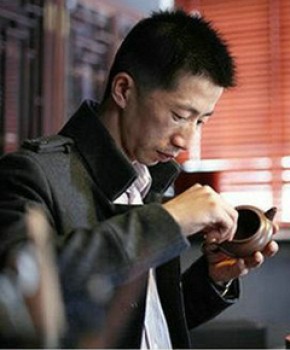 紫砂壶工艺师汤华刚名家照片