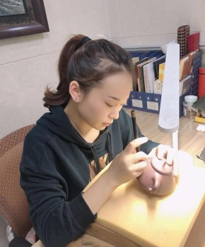紫砂壶工艺师朱荧霞名家照片
