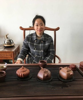 紫砂壶工艺师刘云仙名家照片