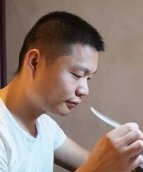 紫砂壶工艺师王龙名家照片