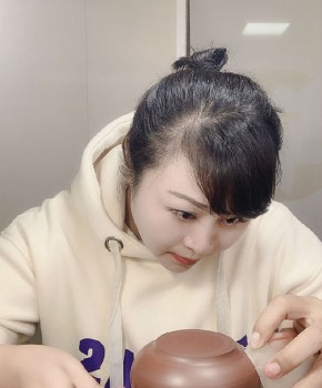 紫砂壶工艺师汪子涵(汪立萍)名家照片