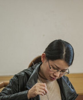 紫砂壶工艺师许晓艳名家照片