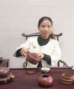 紫砂壶工艺师陈亚芬名家照片