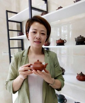 紫砂壶工艺师熊反英名家照片