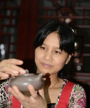 紫砂壶工艺师杨志琴名家照片
