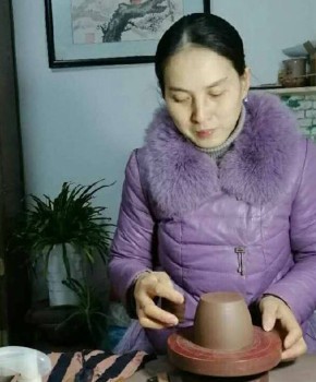 紫砂壶工艺师张燕红名家照片