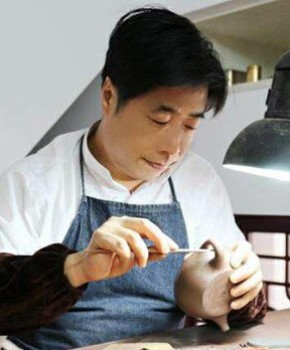 紫砂壶工艺师鲍岳中名家照片