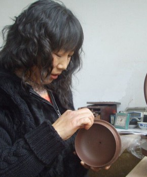 紫砂壶工艺师潘新华名家照片
