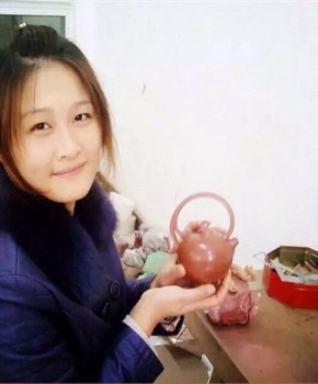 紫砂壶工艺师姜婷名家照片