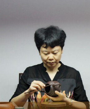 紫砂壶工艺师吴兰君名家照片