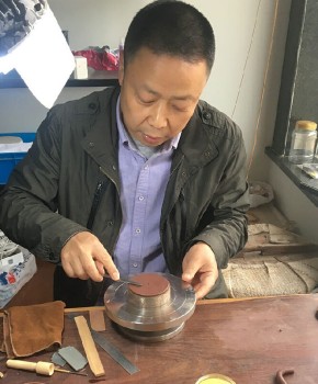紫砂壶工艺师樊春名家照片