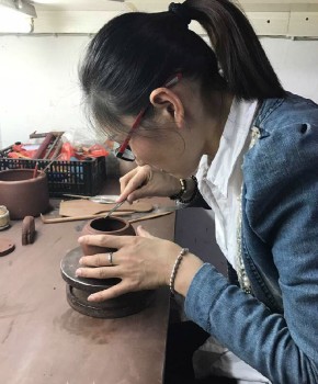 紫砂壶工艺师何玲名家照片