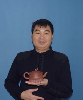紫砂壶工艺师吴军强名家照片