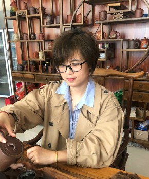 紫砂壶工艺师吴颖名家照片