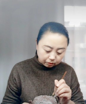 紫砂壶工艺师李莉名家照片