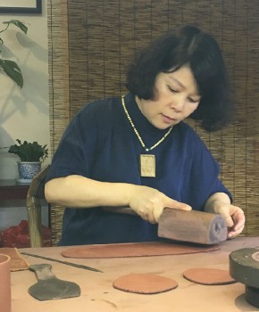 紫砂壶工艺师朱金妹名家照片