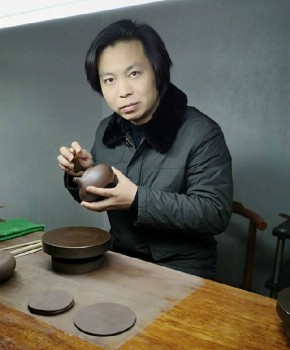 紫砂壶工艺师朱陶军名家照片