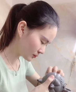 紫砂壶工艺师陈嘉倩名家照片