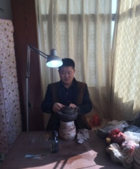 紫砂壶工艺师朱亮名家照片