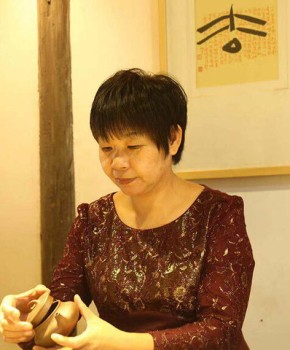 紫砂壶工艺师李孟华名家照片