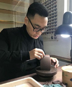 紫砂壶工艺师杨海涛名家照片