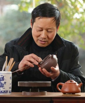 紫砂壶工艺师周韶光名家照片