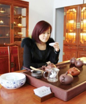 紫砂壶工艺师陈珊英名家照片
