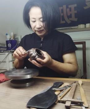 紫砂壶工艺师陈宝娣名家照片