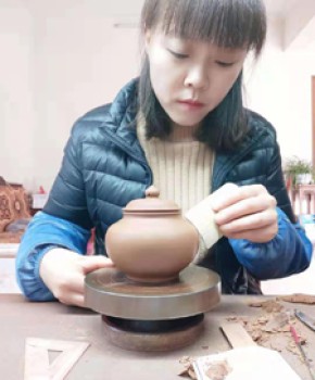 紫砂壶工艺师何慧琴名家照片