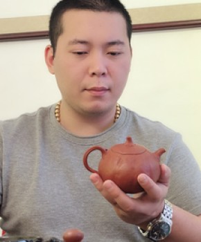 紫砂壶工艺师翟文健名家照片