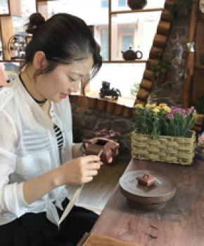 紫砂壶工艺师林美芹名家照片