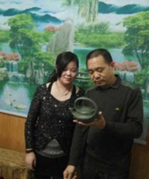 紫砂壶工艺师许良妹名家照片