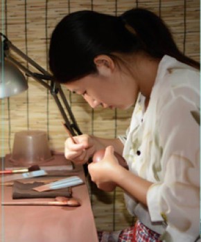 紫砂壶工艺师余培君名家照片