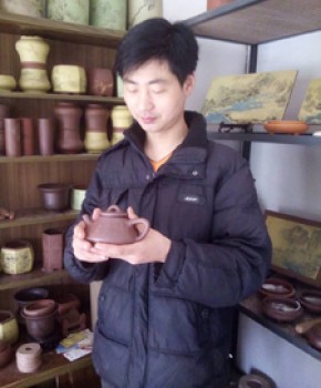 紫砂壶工艺师张跃名家照片