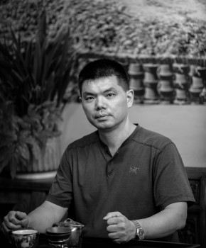 紫砂壶工艺师张万齐名家照片