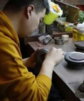 紫砂壶工艺师蒋晨名家照片