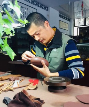 紫砂壶工艺师薛锋名家照片