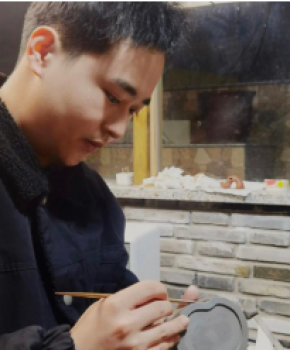 紫砂壶工艺师吴张闻名家照片