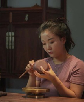 紫砂壶工艺师杨娇名家照片