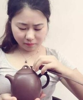 紫砂壶工艺师周何跃名家照片