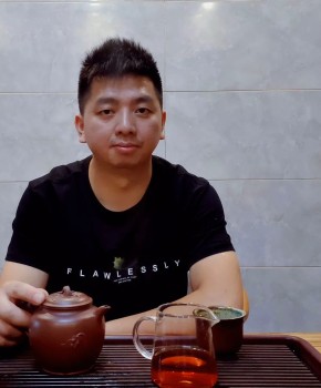 紫砂壶工艺师崔飞名家照片